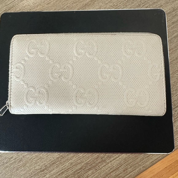 Beautiful Gucci Long Wallet - Picture 4 of 13